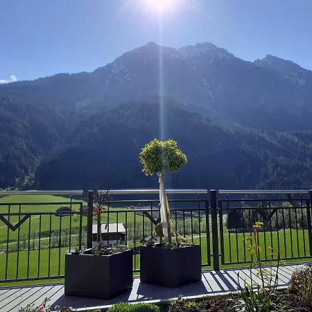 4 Mountains بيت ضيافة كلينارل